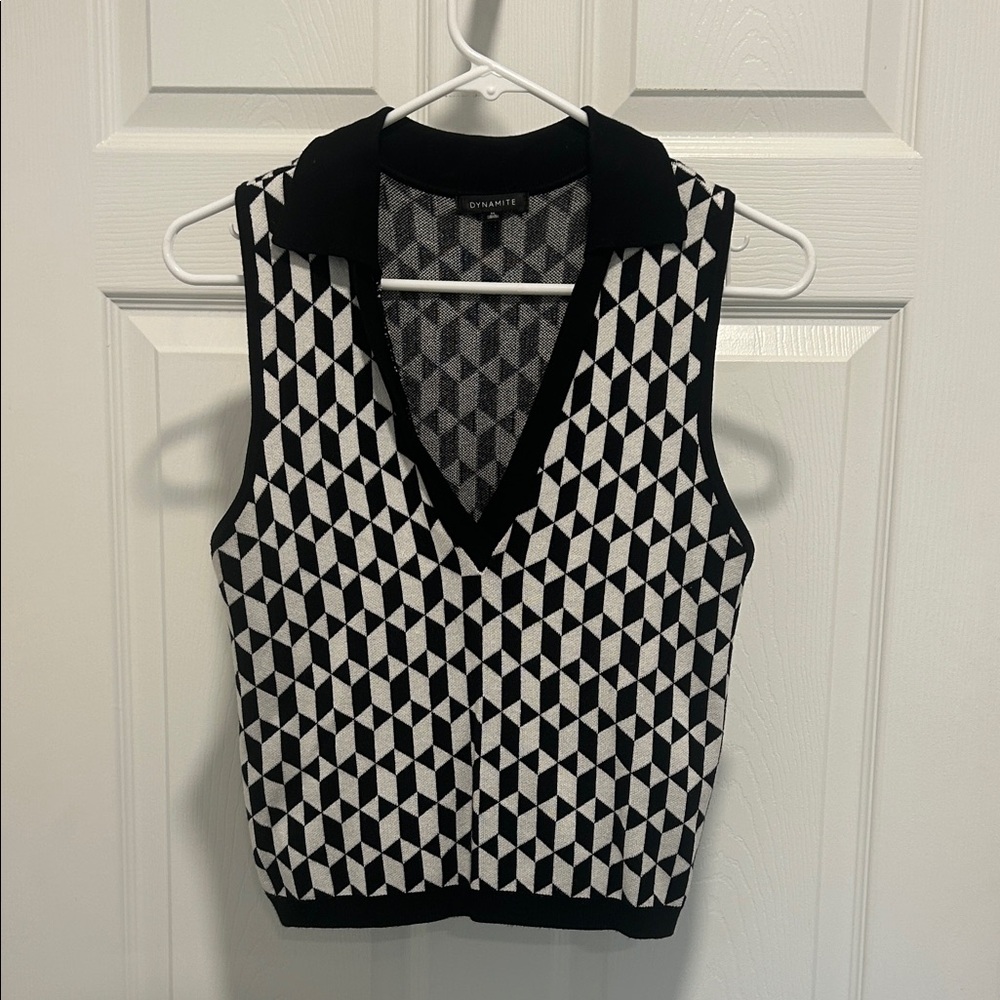 Dynamite black and white geometric pattern sweater